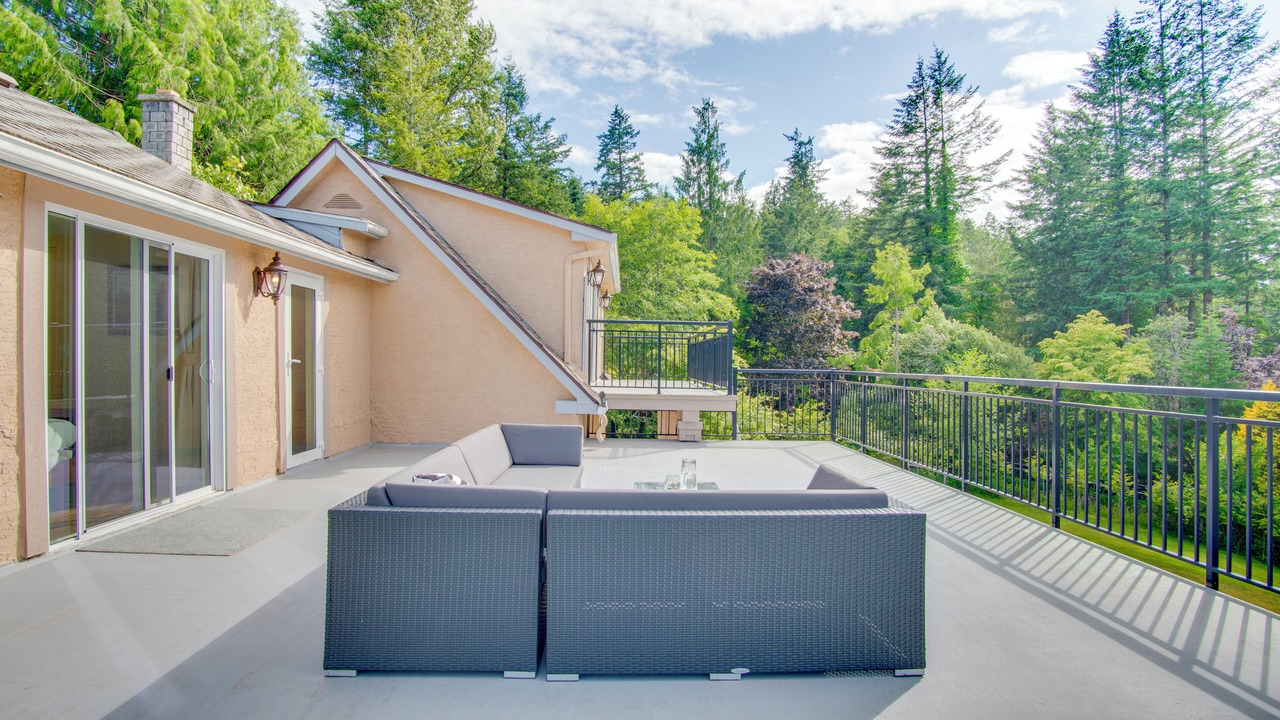 Photo of Patio Balcony in Juan de Fuca Electoral Area