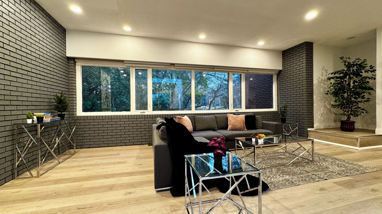 Photo of Livingroom in Bayview Woods - Steeles