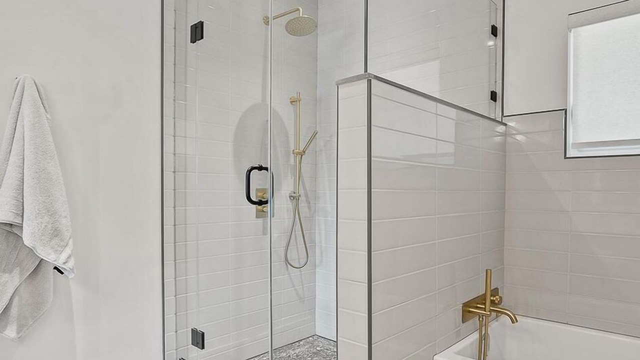 Photo of Bathroom in Dysart et al
