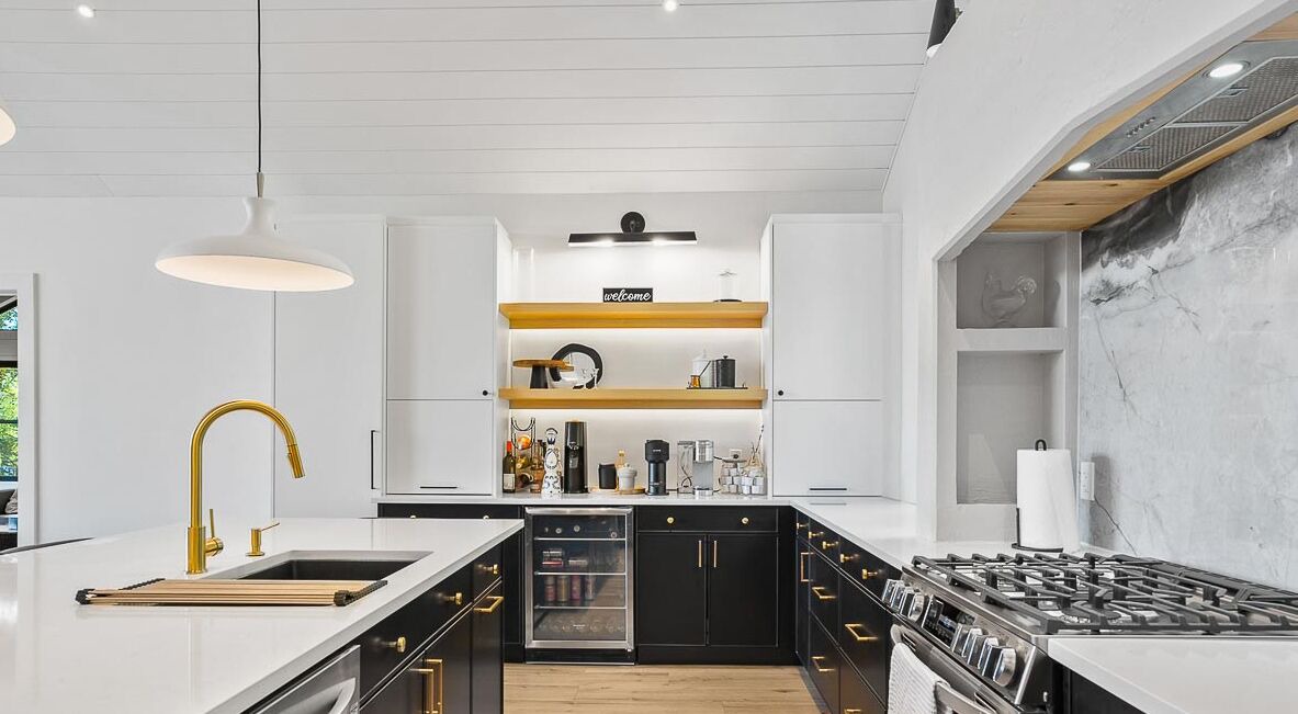 Photo of Kitchen in Dysart et al