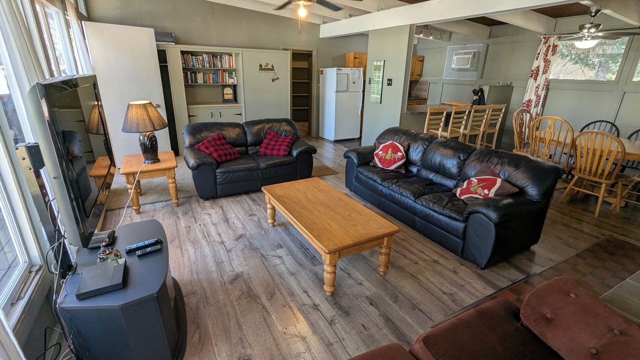 Photo of Livingroom in Falcon Lake