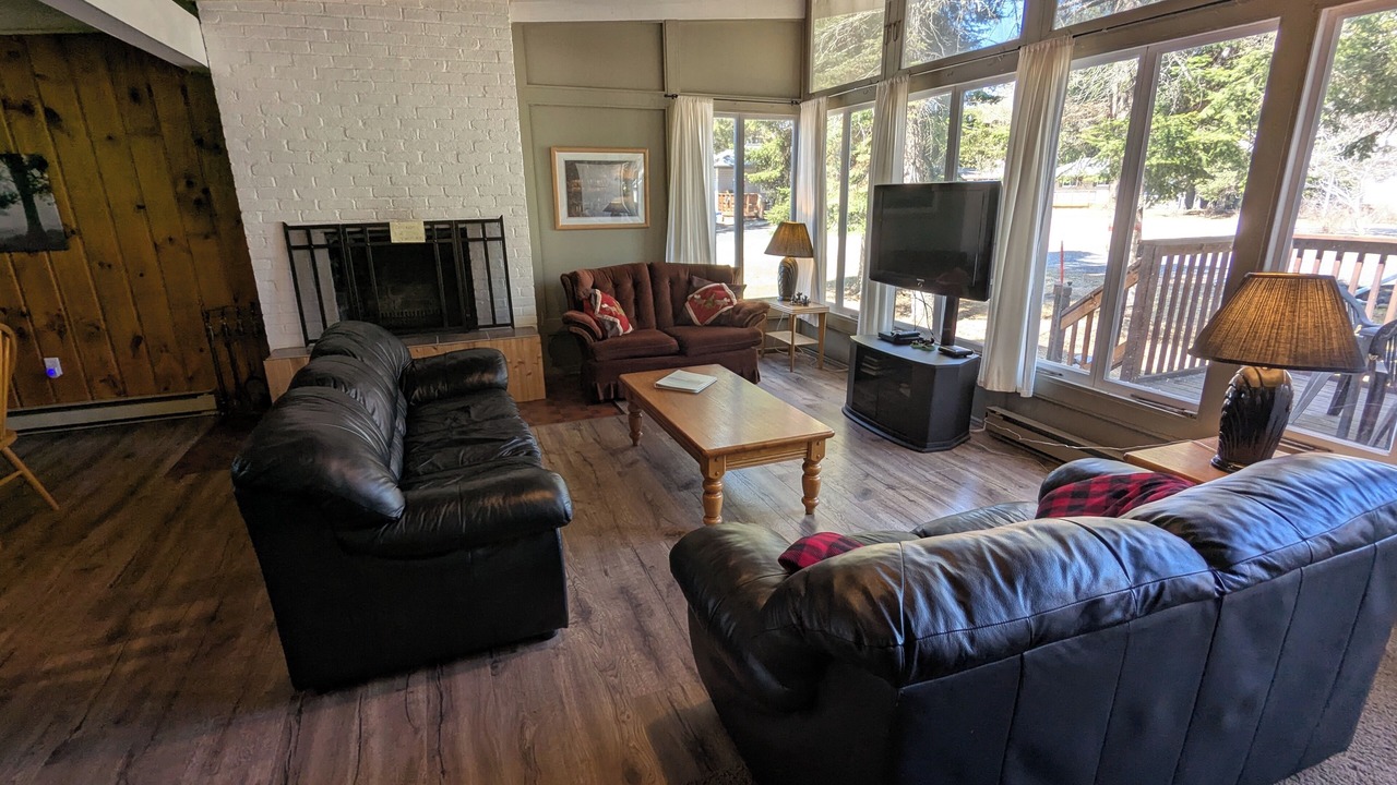 Photo of Livingroom in Falcon Lake