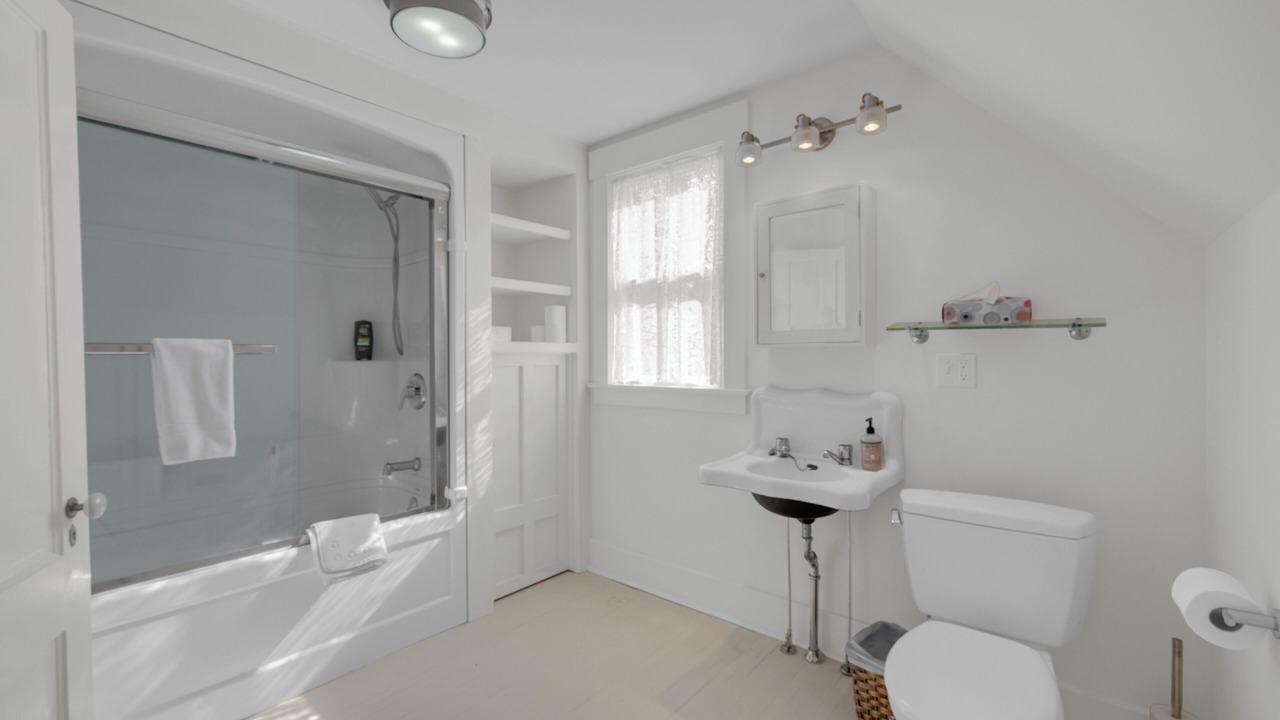 Photo of Bathroom in St. Andrews