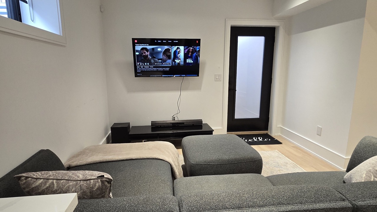 Photo of Livingroom in Halton Regional Municipality