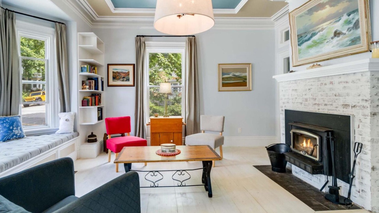 Photo of Livingroom in Shelburne