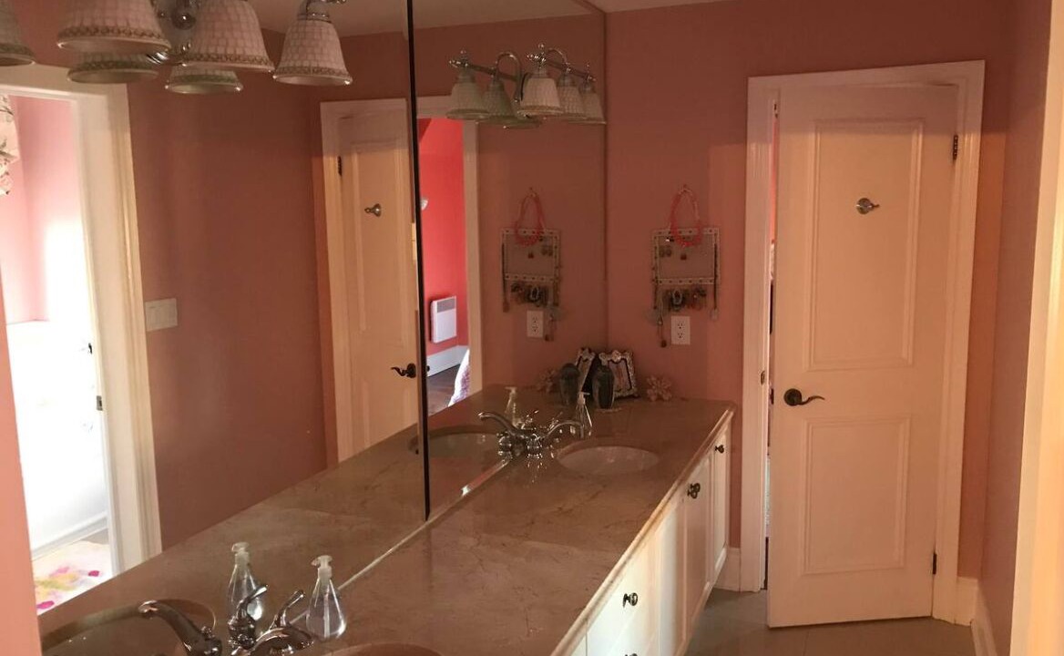 Photo of Bathroom in Governor's Bridge