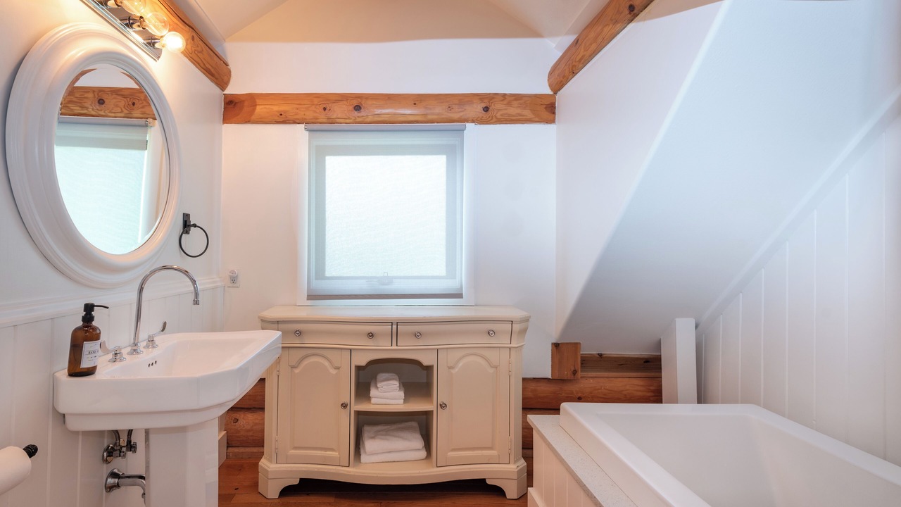 Photo of Bathroom in Tappen