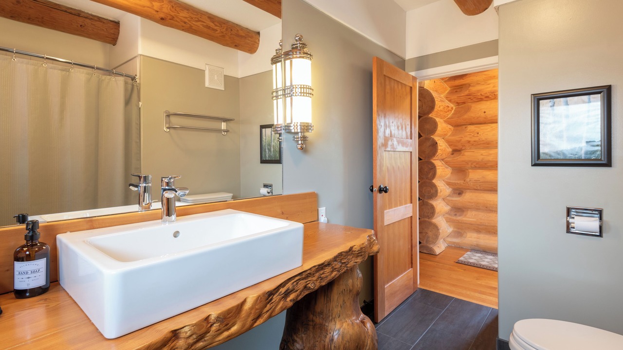 Photo of Bathroom in Tappen