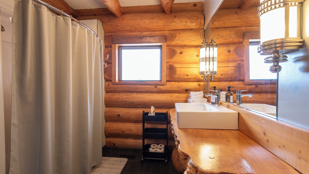 Photo of Bathroom in Tappen