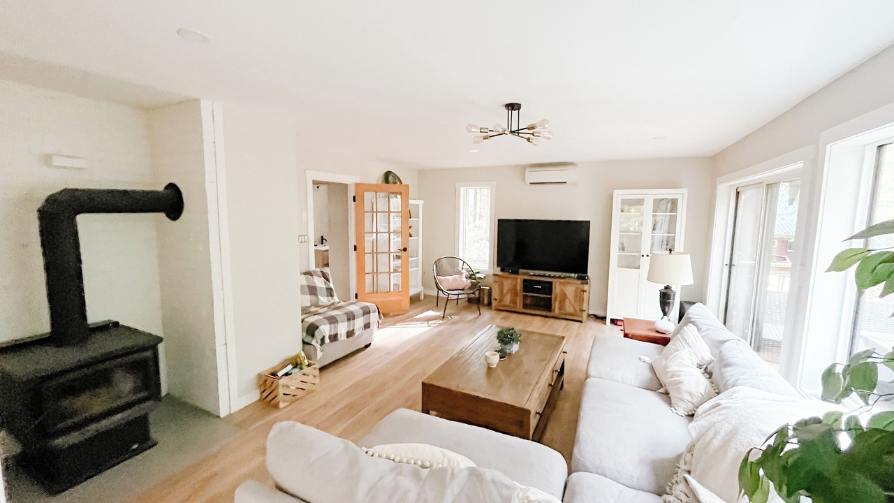 Photo of Livingroom in Shawnigan Lake