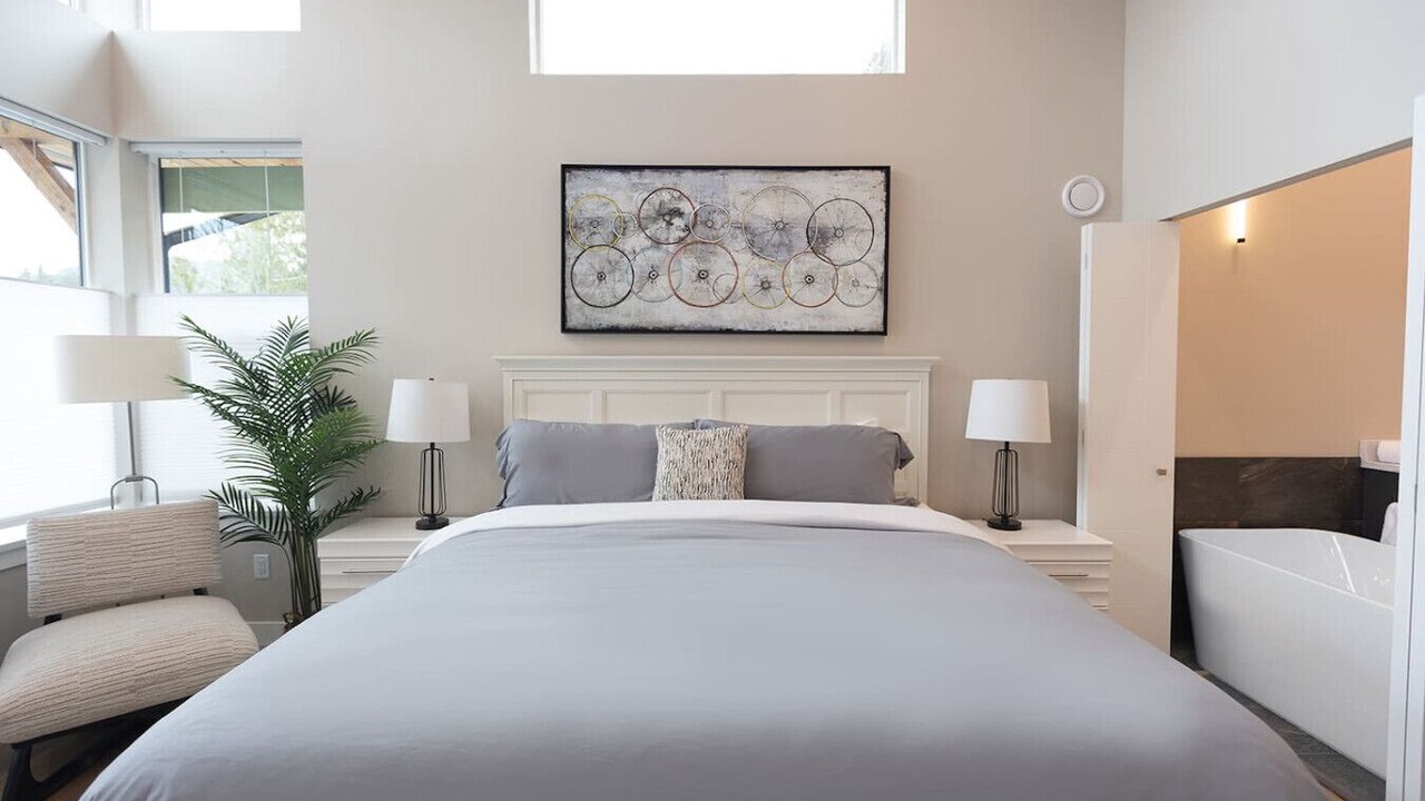 Photo of Bedroom in Youbou