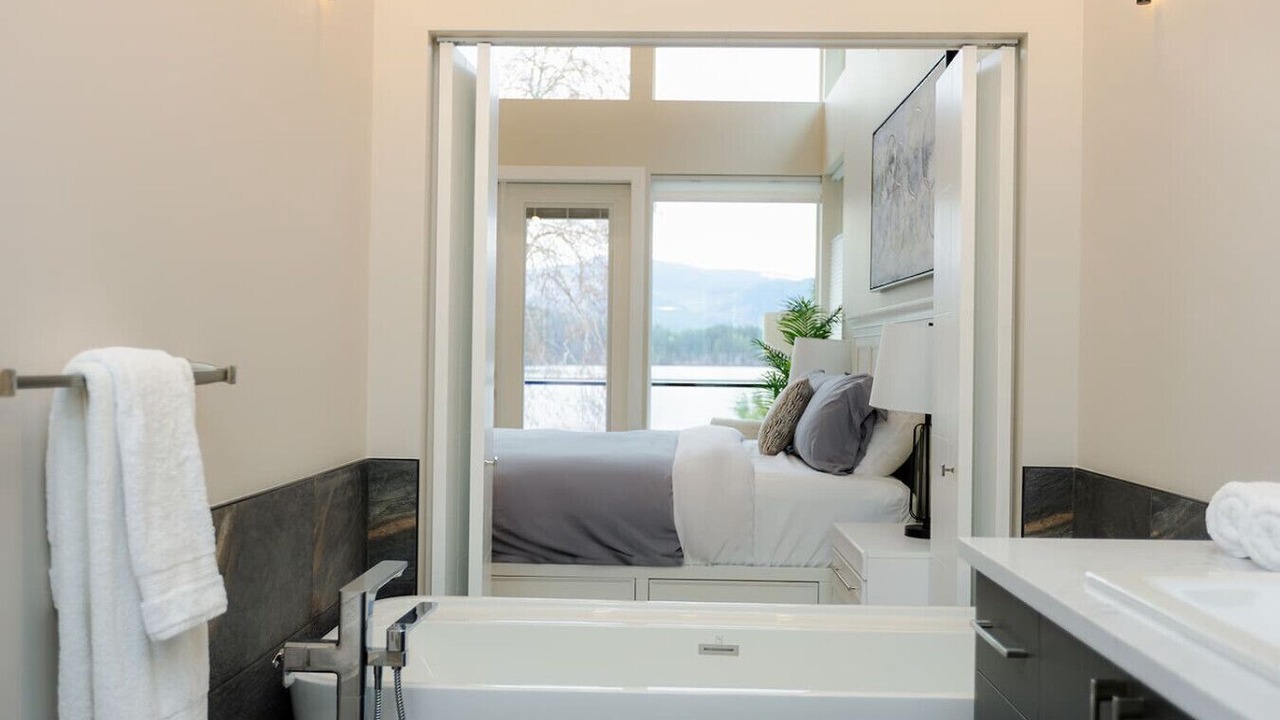 Photo of Bedroom in Youbou