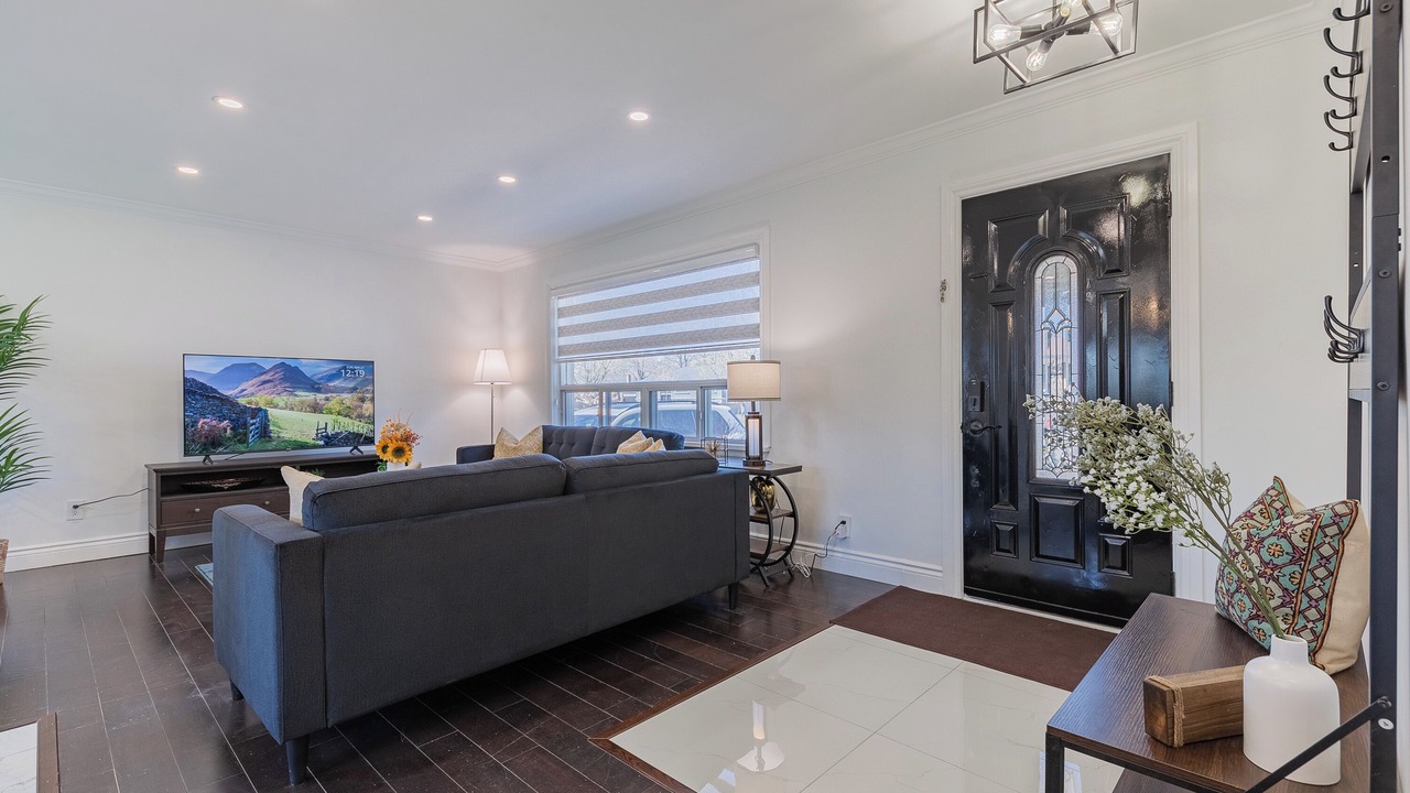 Photo of Livingroom in West Oakville