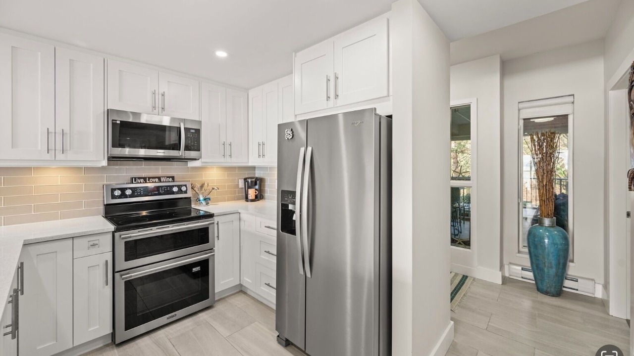 Photo of Kitchen in Metro Vancouver Regional District