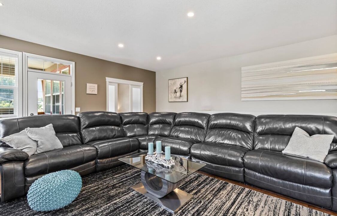 Photo of Livingroom in Sicamous