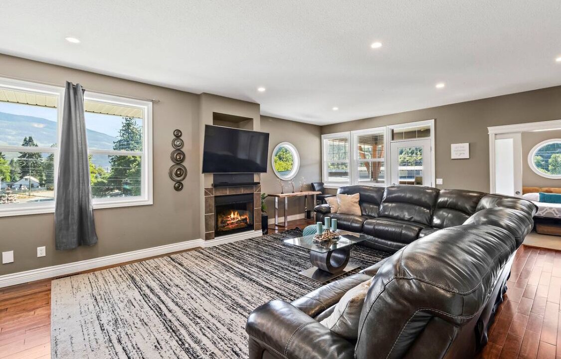 Photo of Livingroom in Sicamous