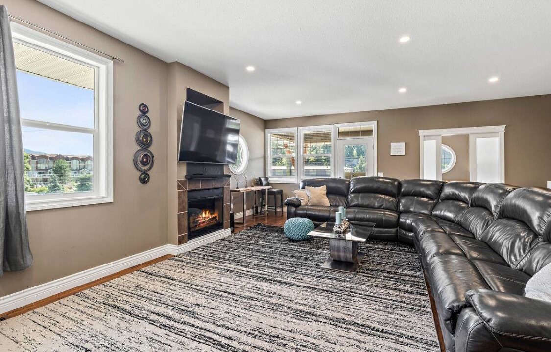 Photo of Livingroom in Sicamous