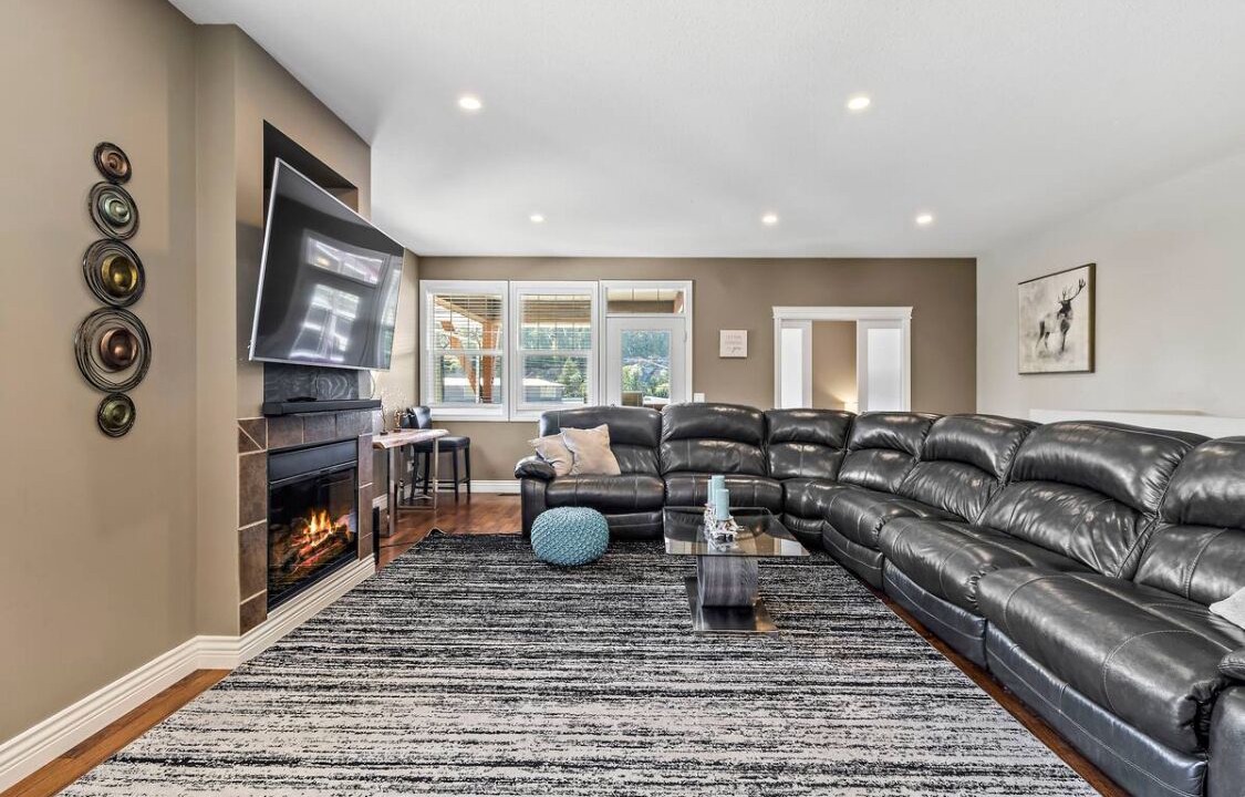 Photo of Livingroom in Sicamous