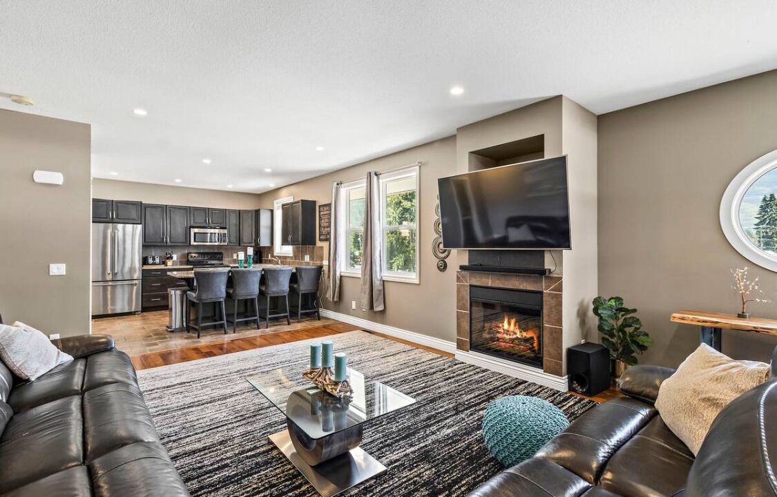 Photo of Livingroom in Sicamous