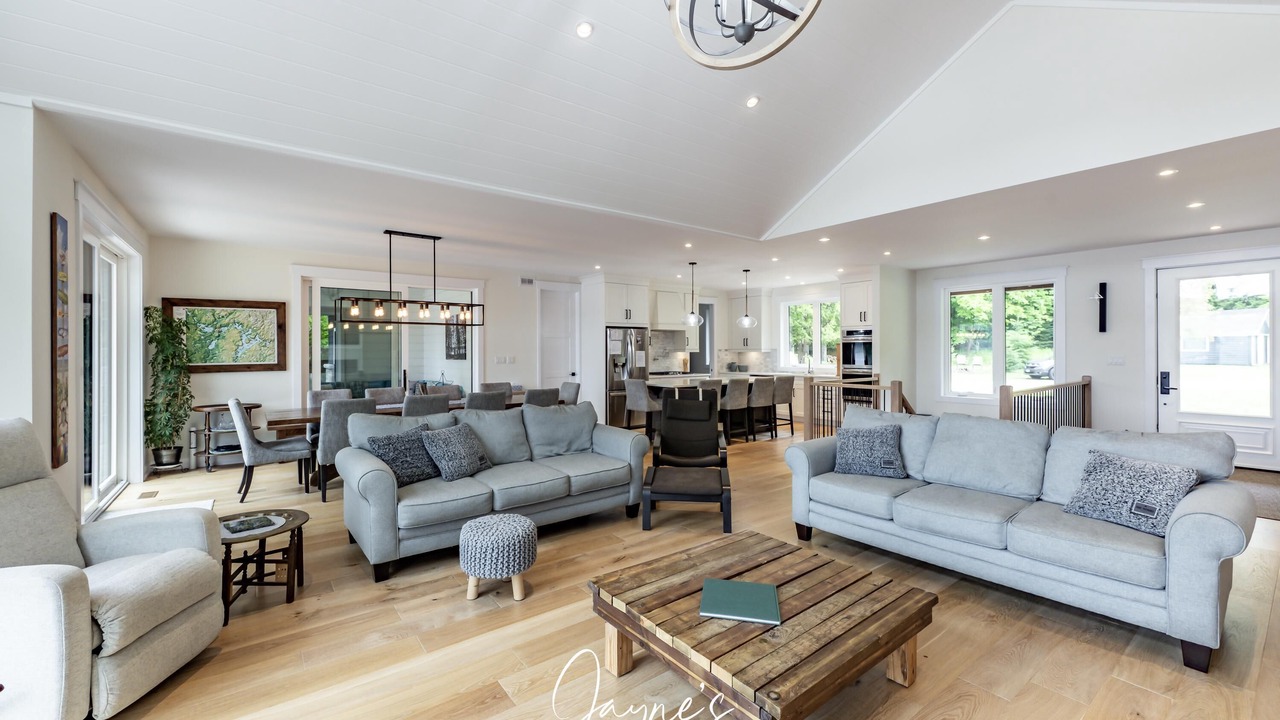 Photo of Livingroom in Lake of Bays