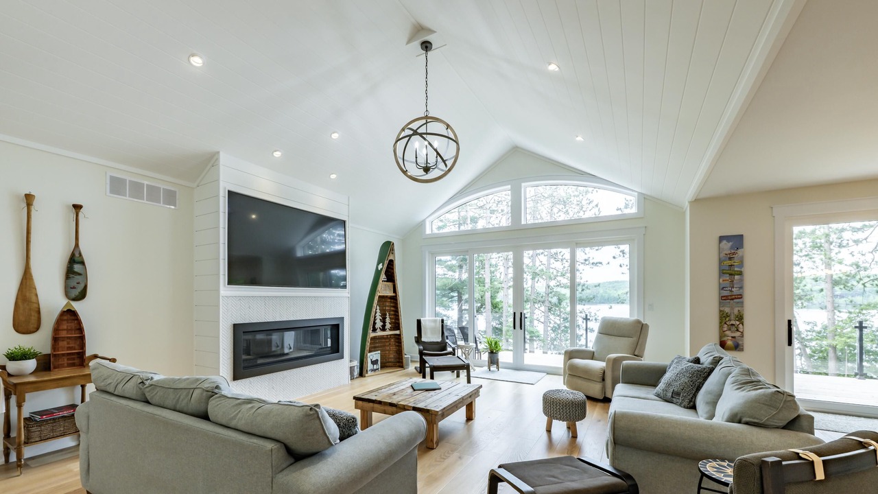 Photo of Livingroom in Lake of Bays