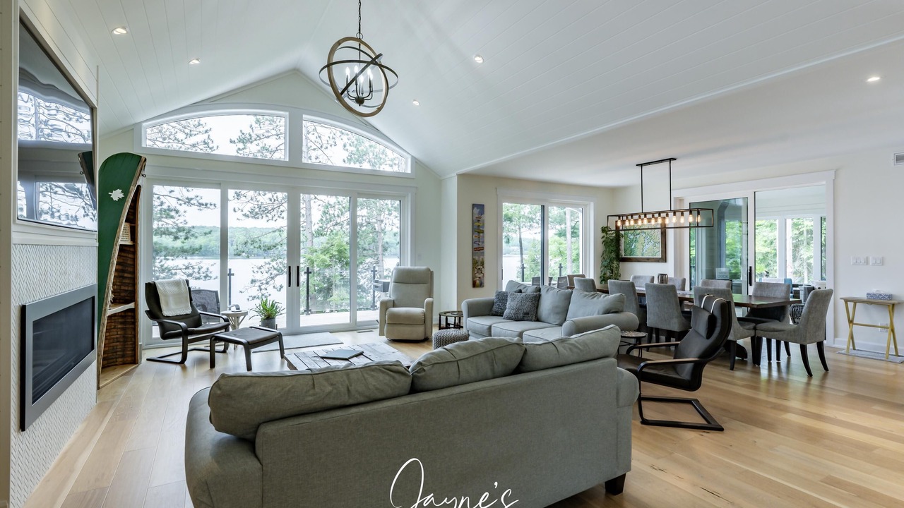 Photo of Livingroom in Lake of Bays