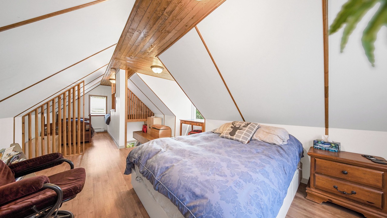 Photo of Bedroom in Adstock