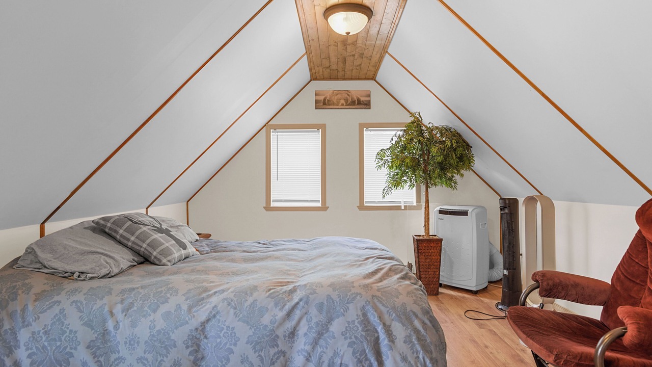 Photo of Bedroom in Adstock