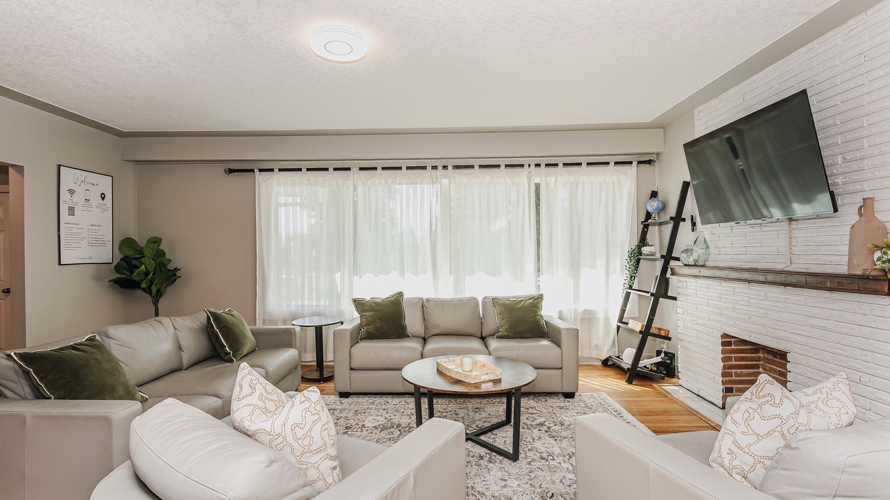 Photo of Livingroom in North Central Edmonton
