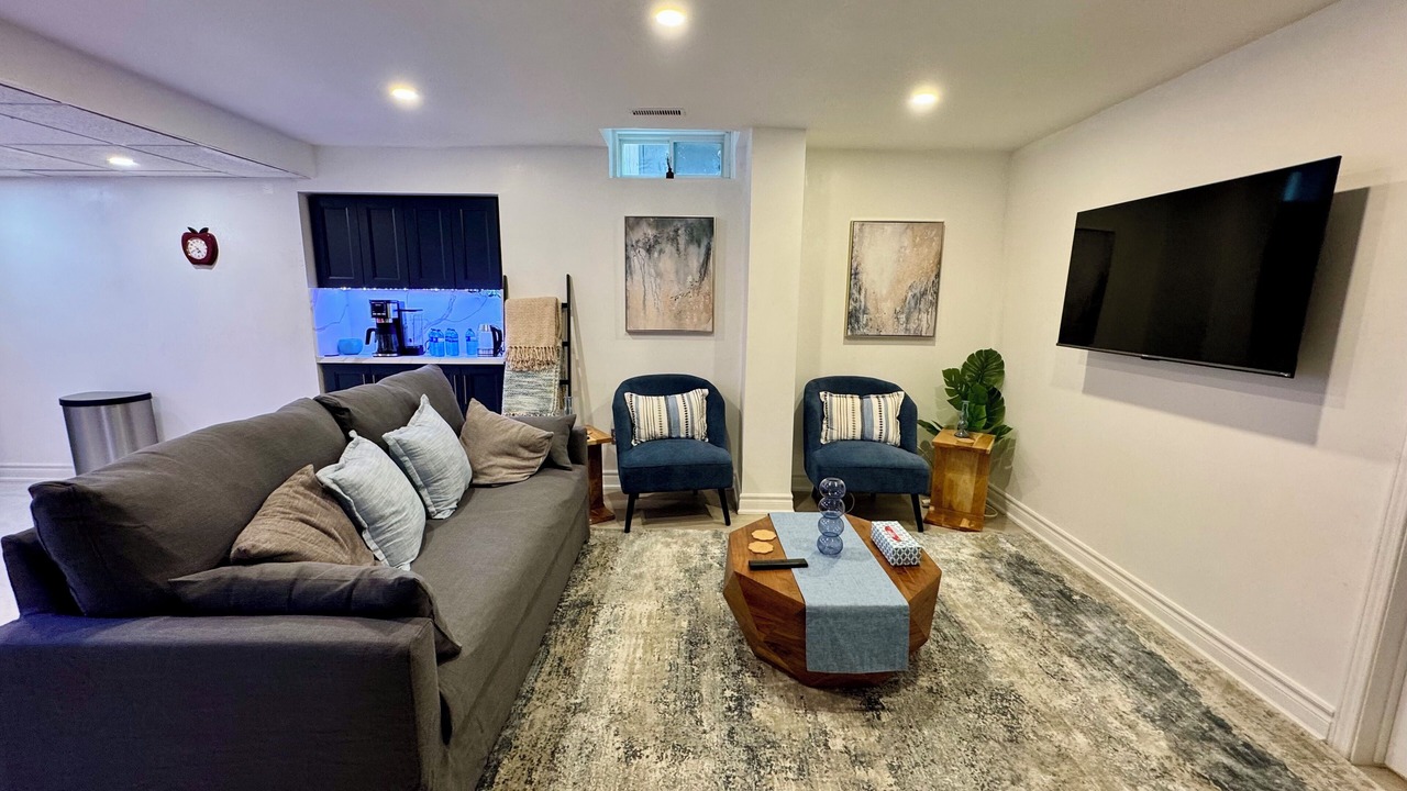 Photo of Livingroom in Erin Mills