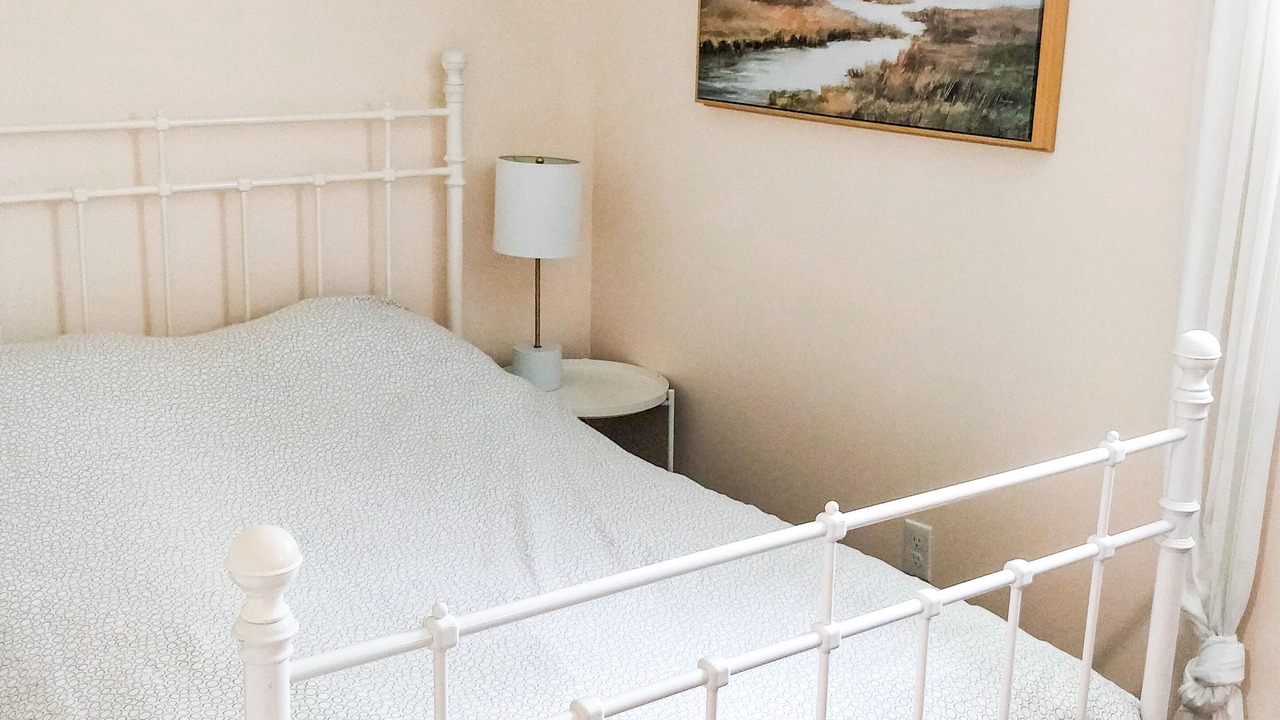 Photo of Bedroom in Front of Yonge