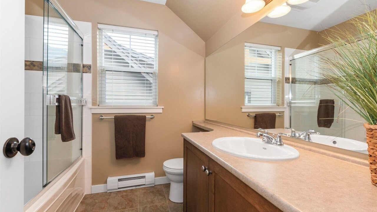 Photo of Bathroom in Lindell Beach