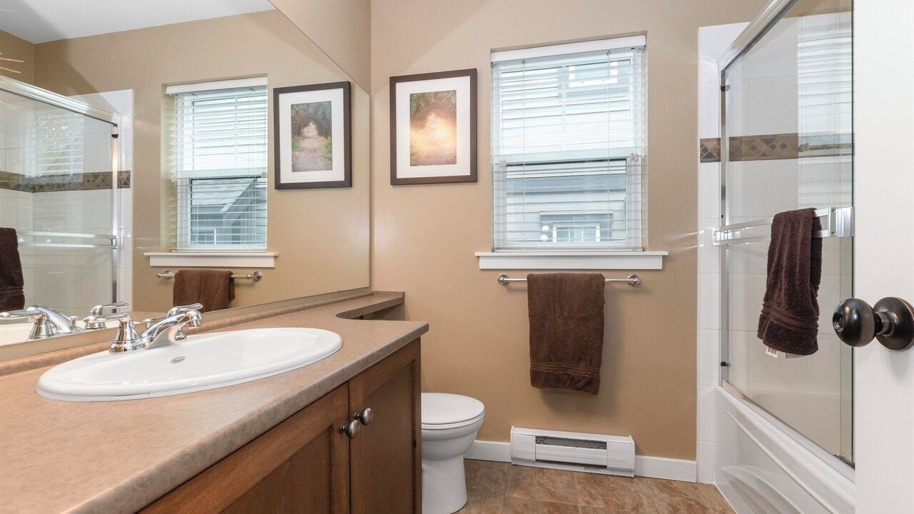 Photo of Bathroom in Lindell Beach