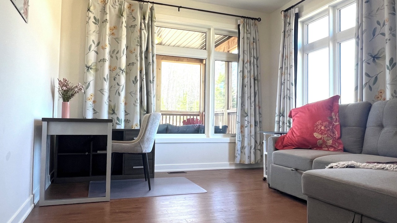 Photo of Livingroom in Lake of Bays