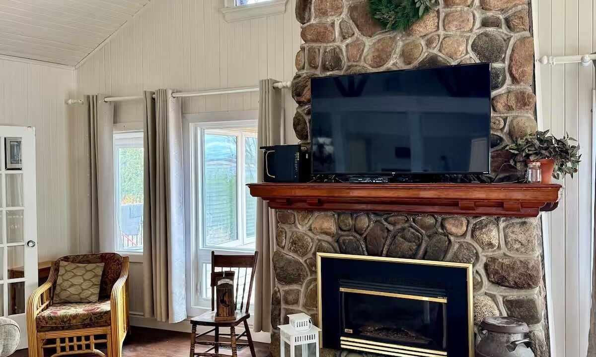 Photo of Livingroom in Scugog