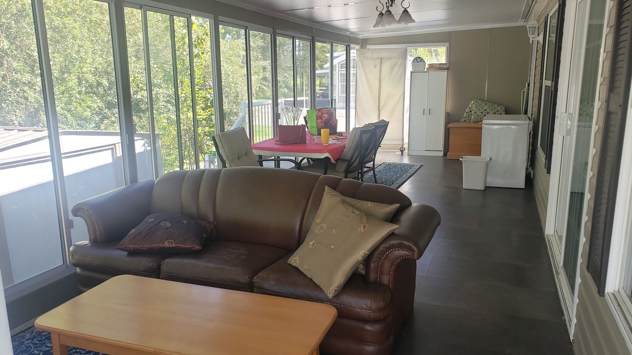 Photo of Livingroom in Division No. 8