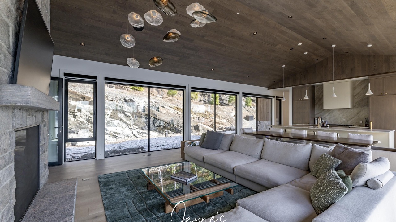 Photo of Livingroom in Lake of Bays