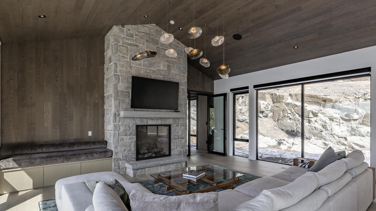 Photo of Livingroom in Lake of Bays