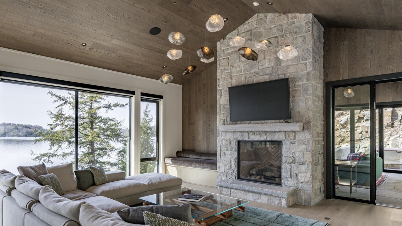 Photo of Livingroom in Lake of Bays