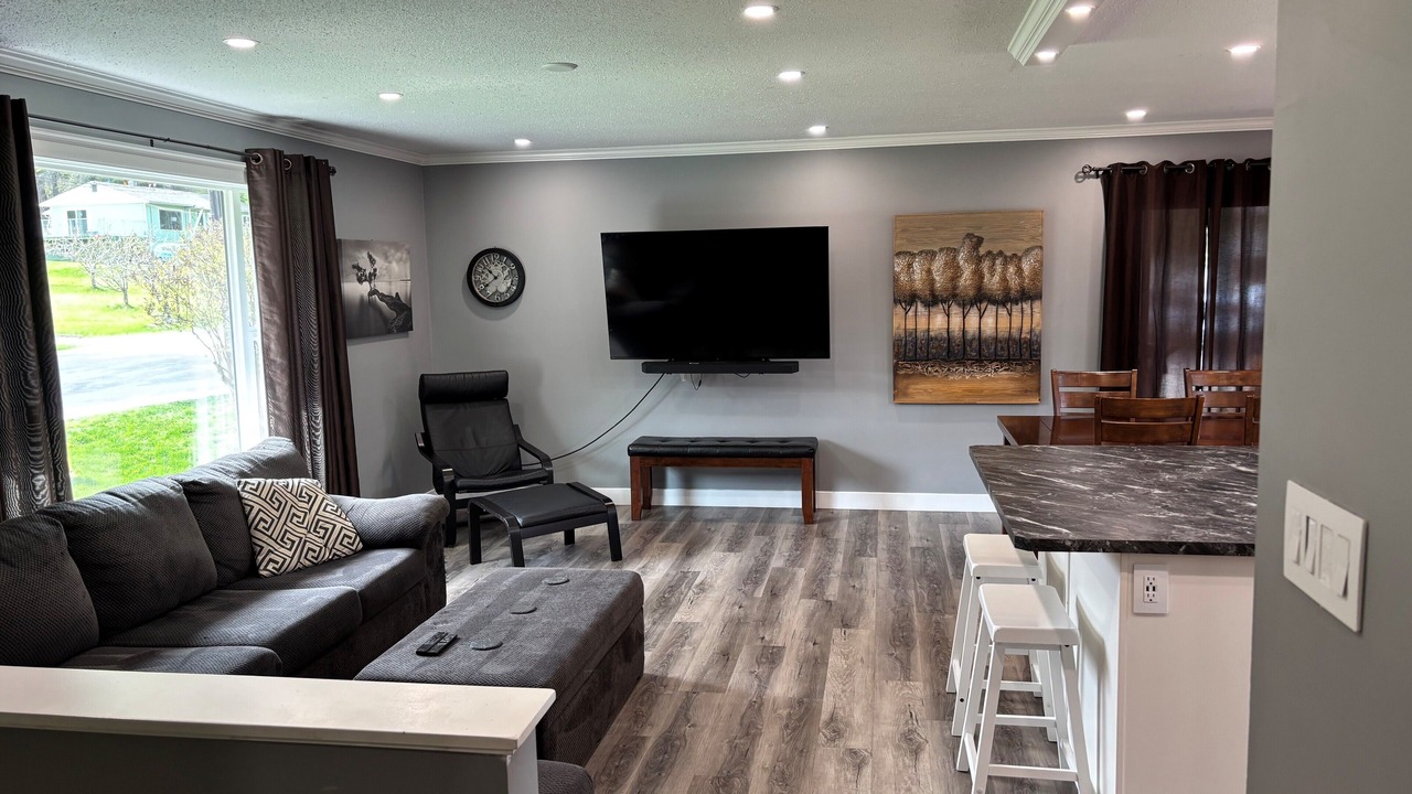 Photo of Livingroom in Canoe