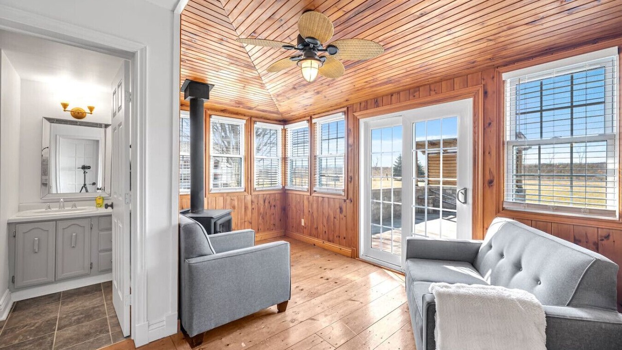 Photo of Livingroom in Sherkston