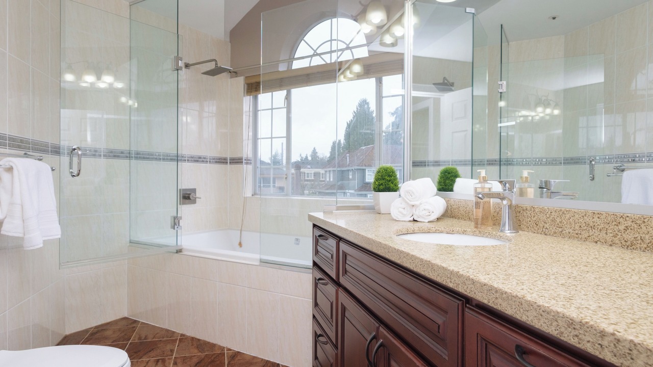 Photo of Bathroom in Oakridge