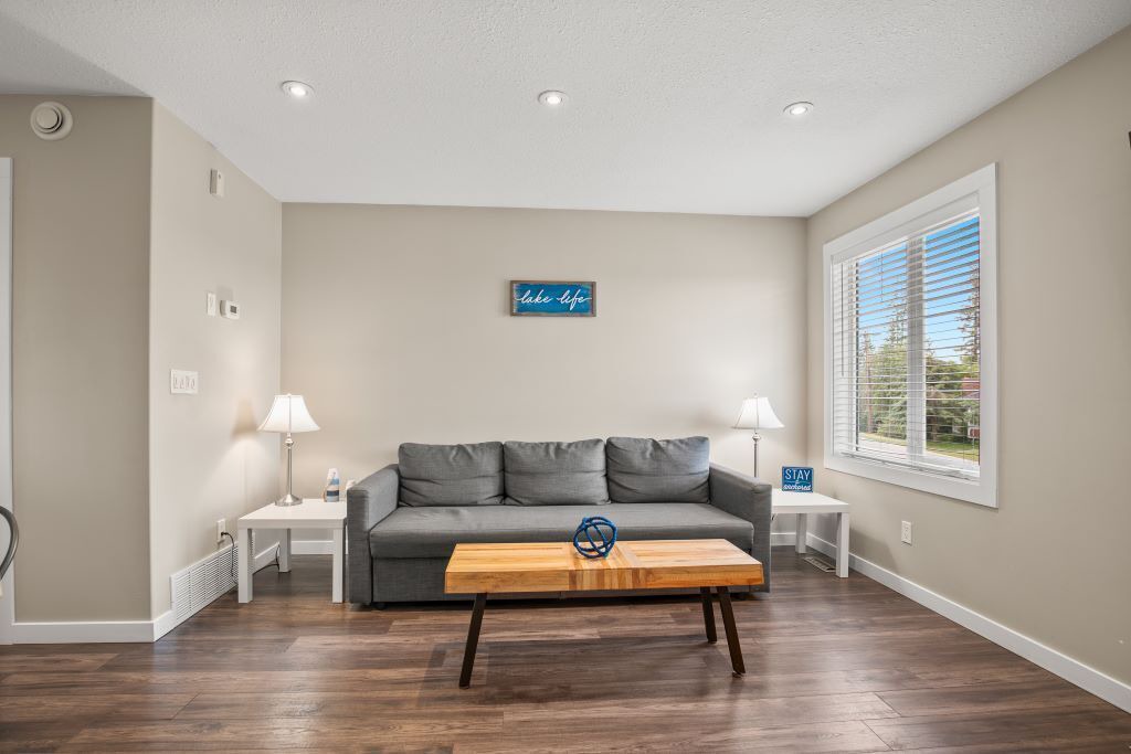 Photo of Livingroom in Sylvan Lake