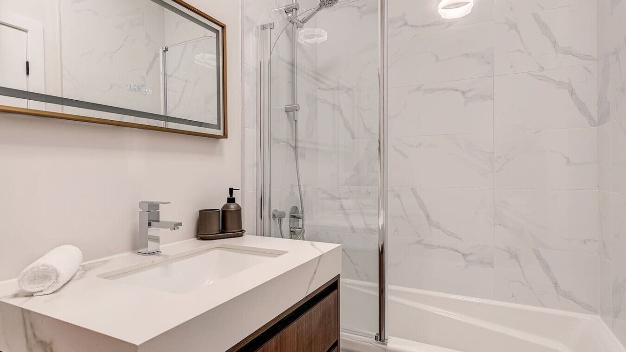 Photo of Bathroom in La Petite-Patrie