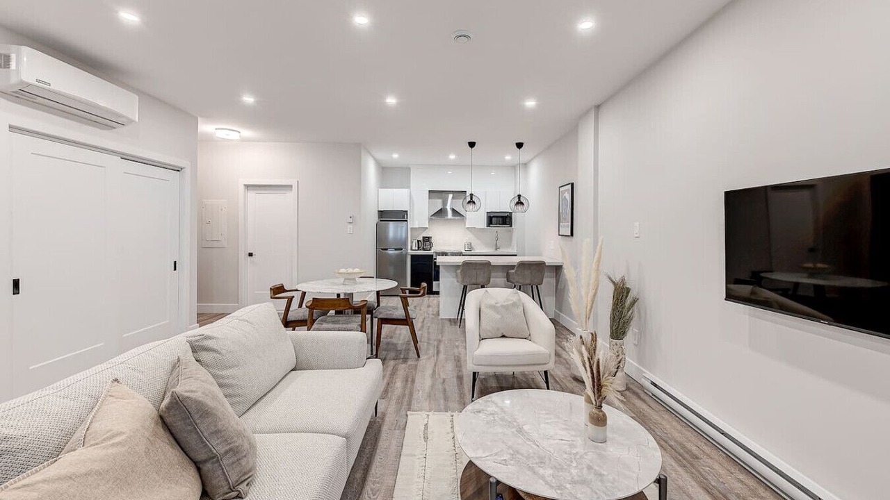 Photo of Livingroom in La Petite-Patrie