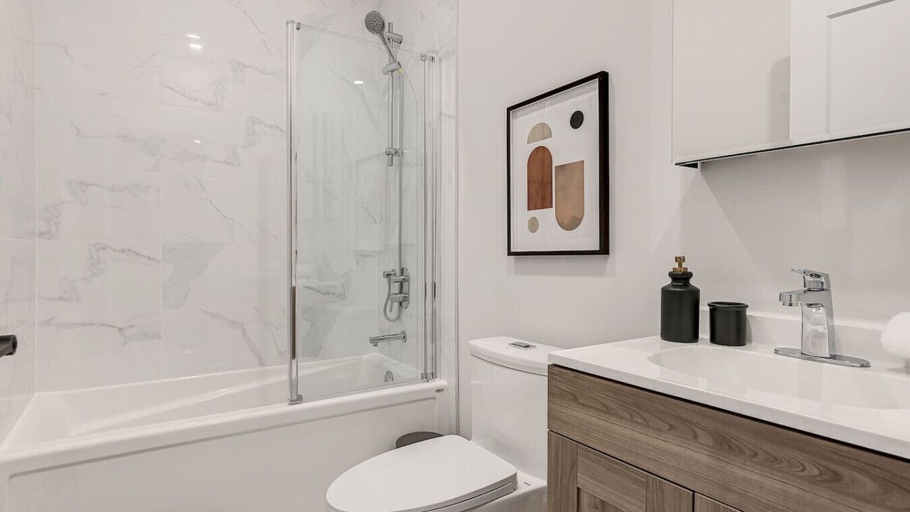 Photo of Bathroom in La Petite-Patrie
