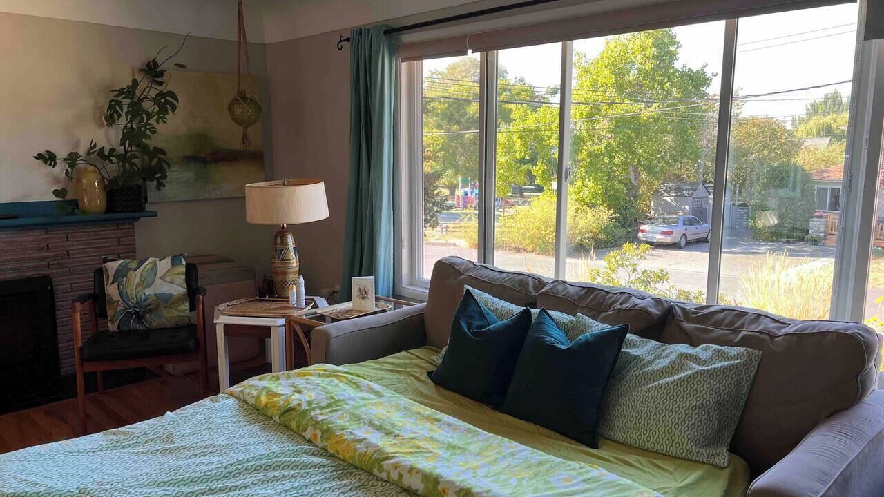 Photo of Bedroom in Saanich East