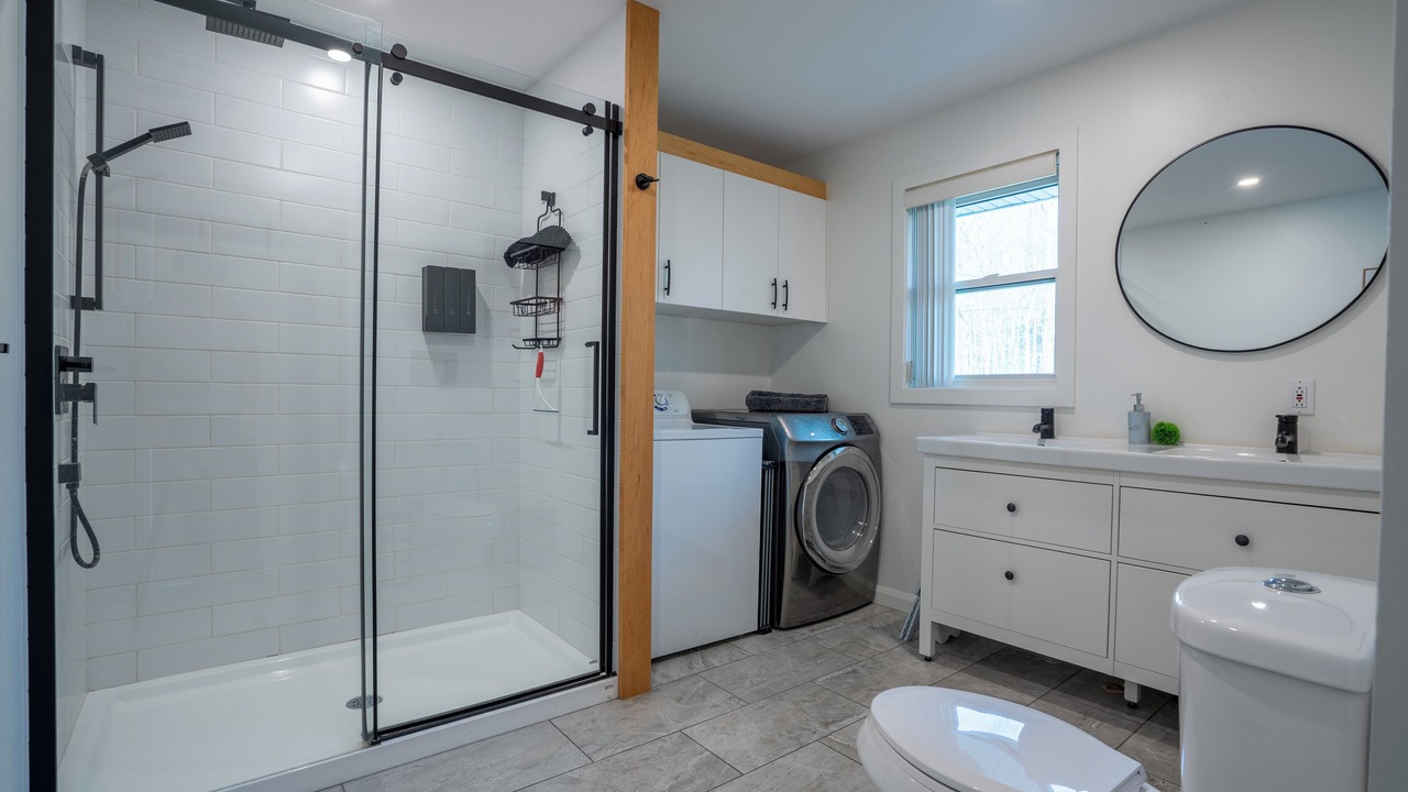 Photo of Bathroom in Le Haut-Saint-Francois Regional County Municipality