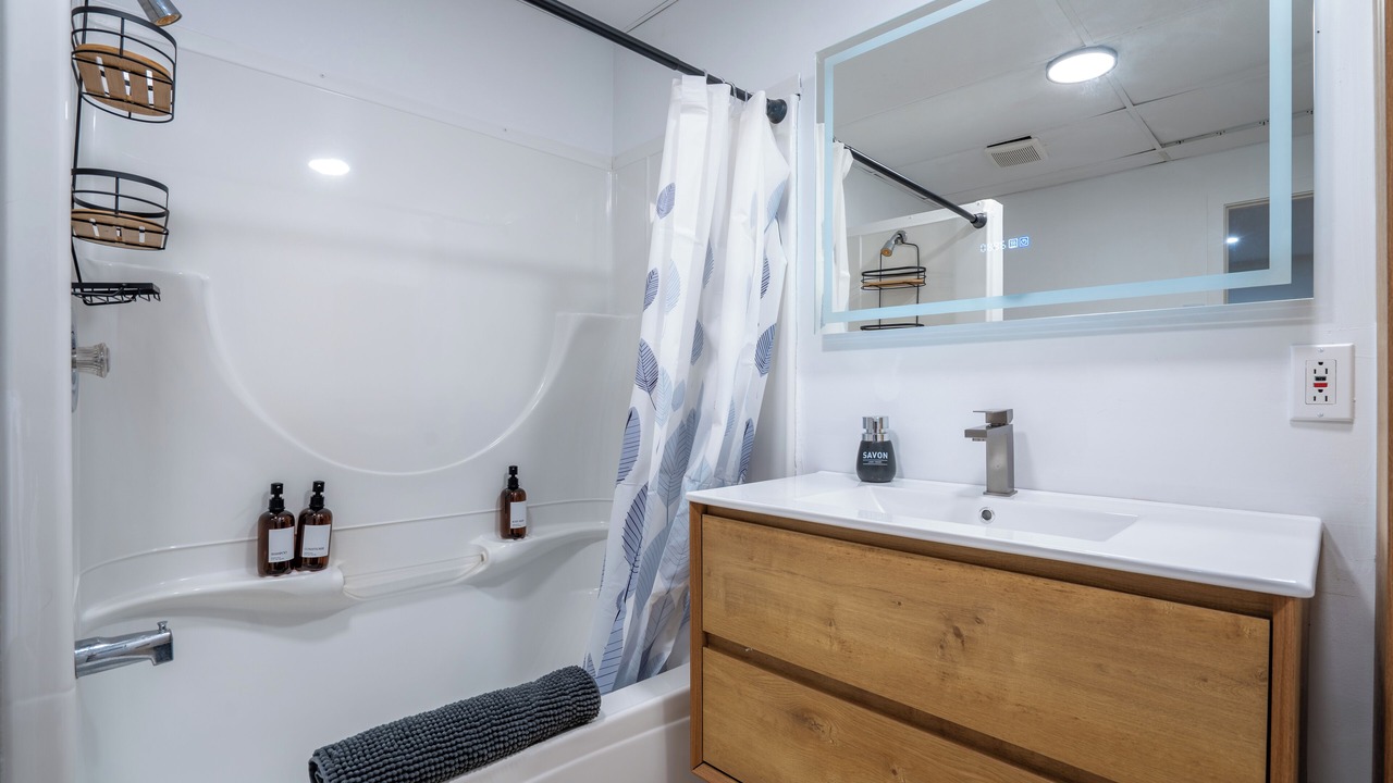 Photo of Bathroom in Le Haut-Saint-Francois Regional County Municipality