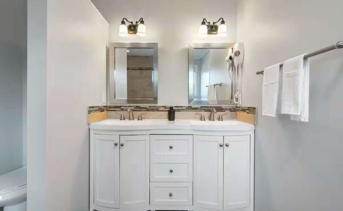Photo of Bathroom in Drumheller
